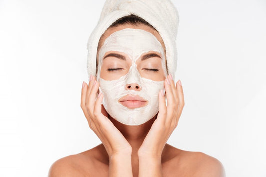 How to apply a facial mask